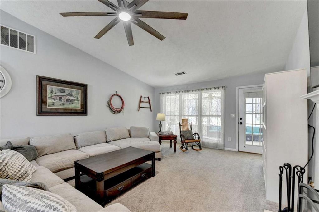 5625 Newberry Point Drive, Flowery Branch, Georgia image 13
