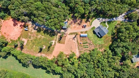 A home in Dawsonville