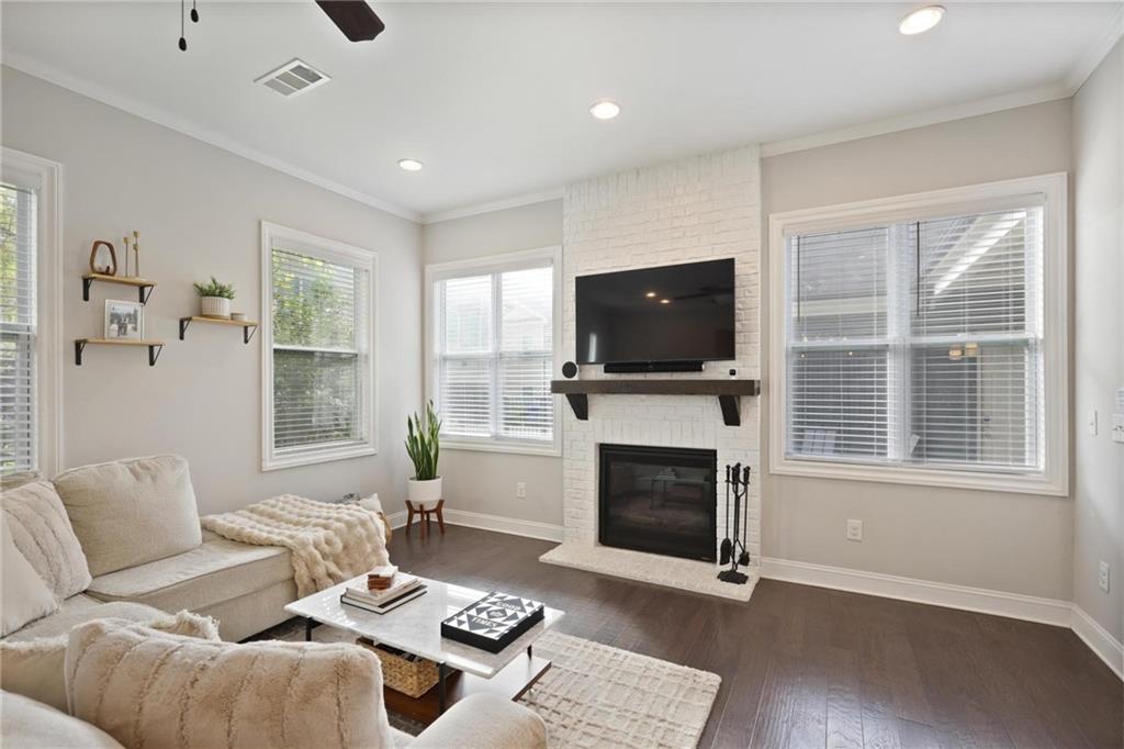 887 Proctor Oaks Street NW