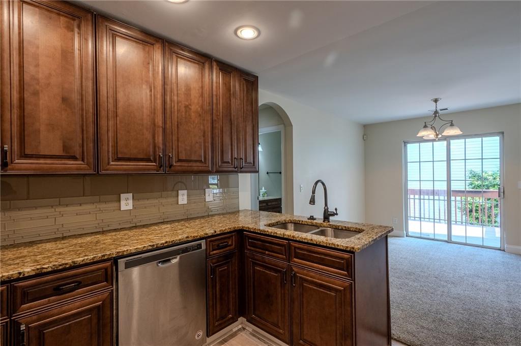 152 Stoneforest Drive, Woodstock, Georgia image 8