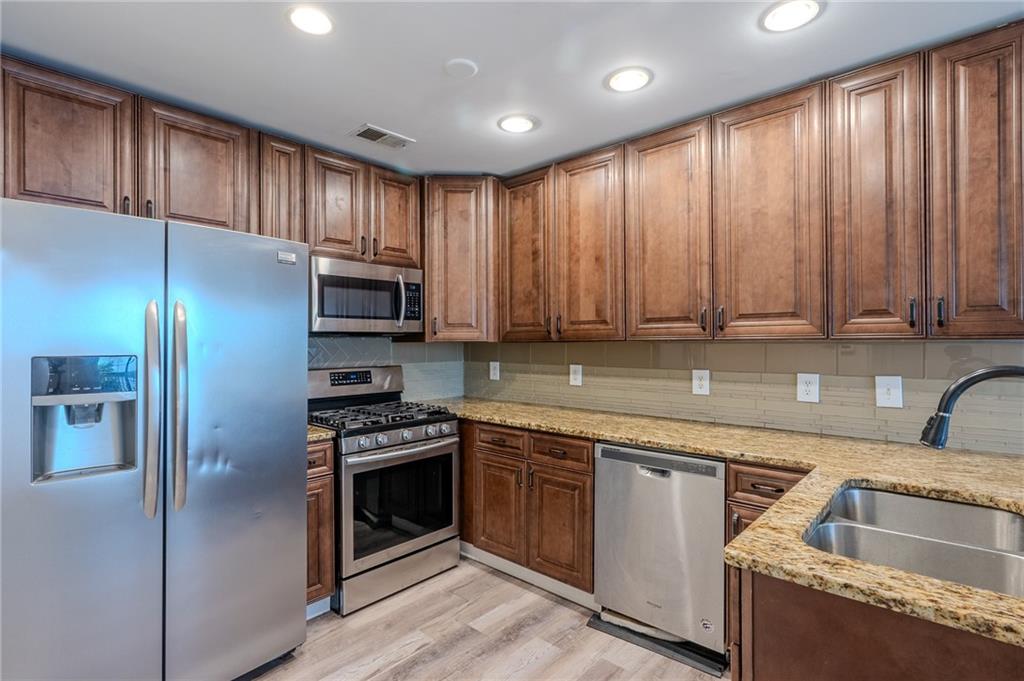 152 Stoneforest Drive, Woodstock, Georgia image 7
