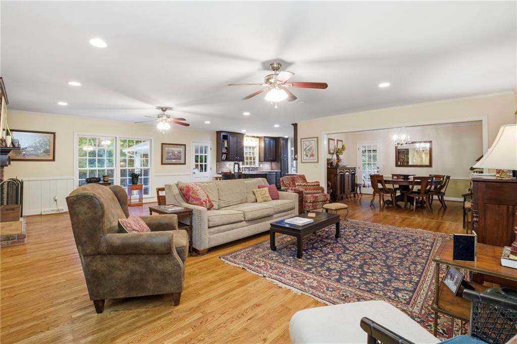 513 E 11th Street SE