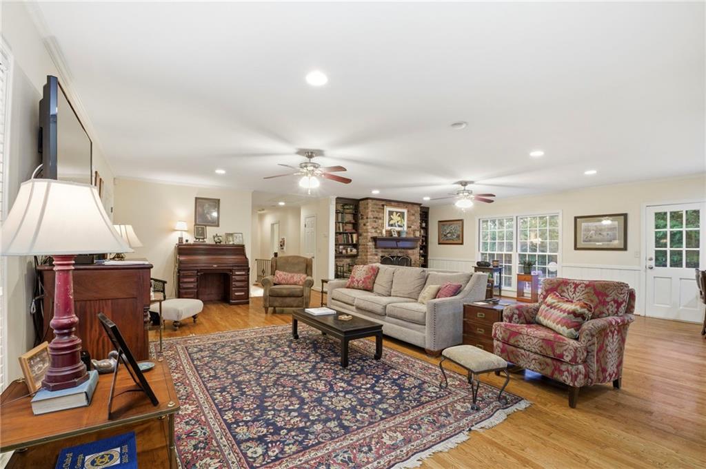 513 E 11th Street SE