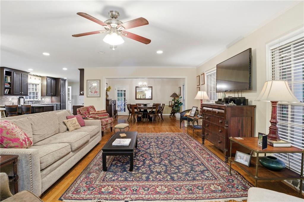 513 E 11th Street SE