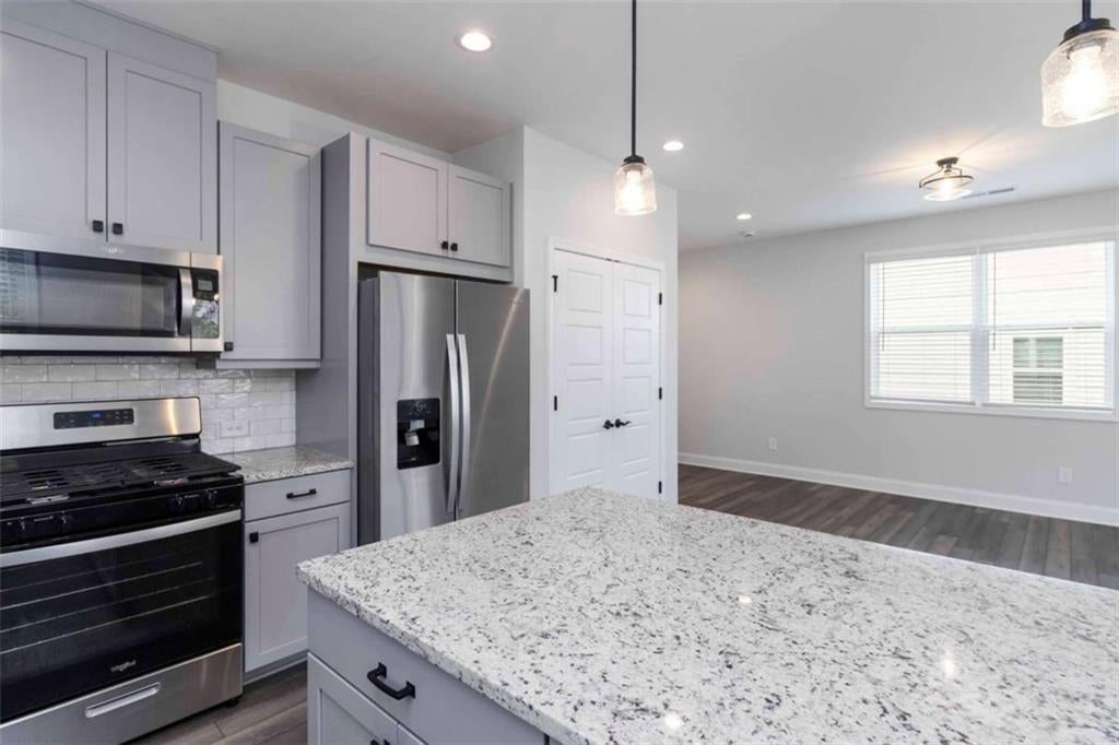 2000 Harvest Pond Circle 2094 - BRAMBLE