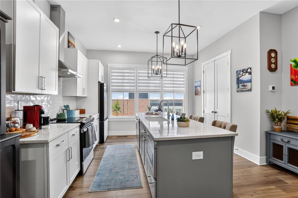 1072 Crest Circle SE