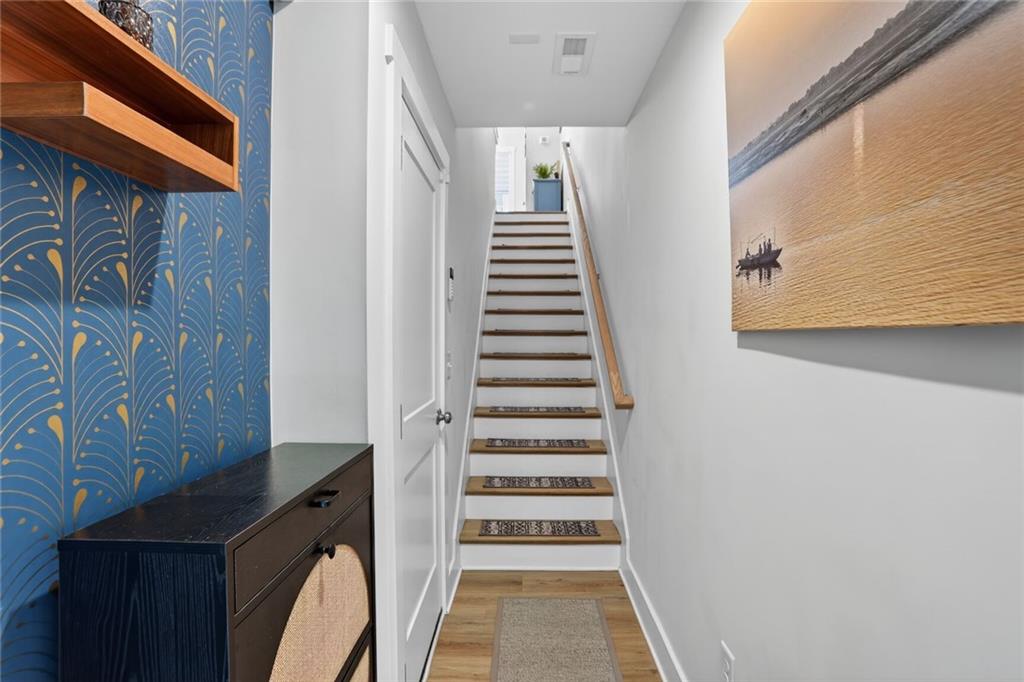 1072 Crest Circle SE