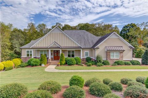 Homes For Sale - 624 Skyland Drive<br/> Hoschton, GA 30548