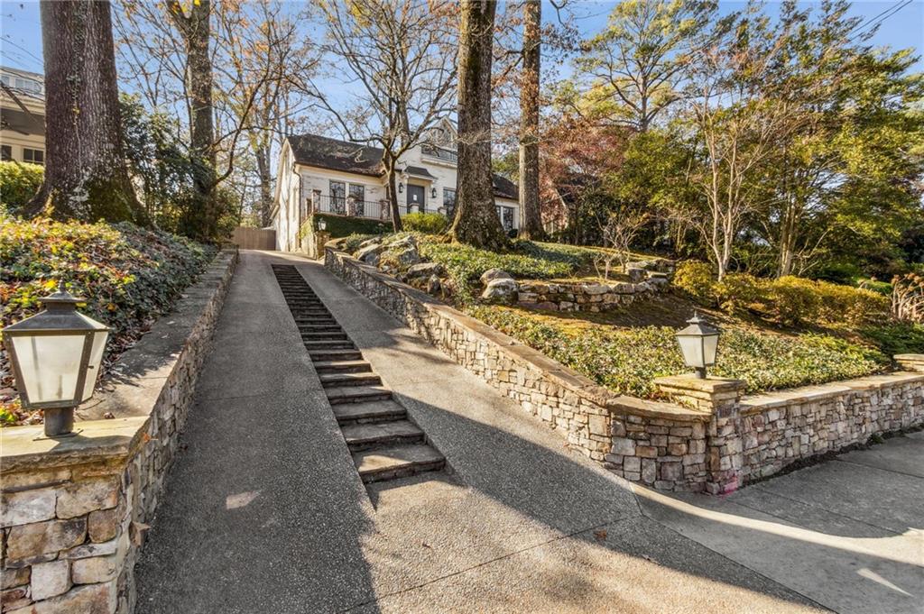 1456 N Morningside Drive NE