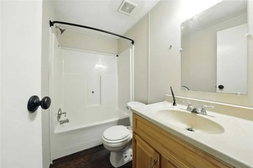 Canton, Georgia 30114, United States, 6 Bedrooms Bedrooms, ,4 BathroomsBathrooms,Residential,Pending,141836