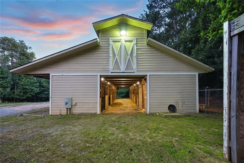 Canton, Georgia 30114, United States, 6 Bedrooms Bedrooms, ,4 BathroomsBathrooms,Residential,Pending,141836