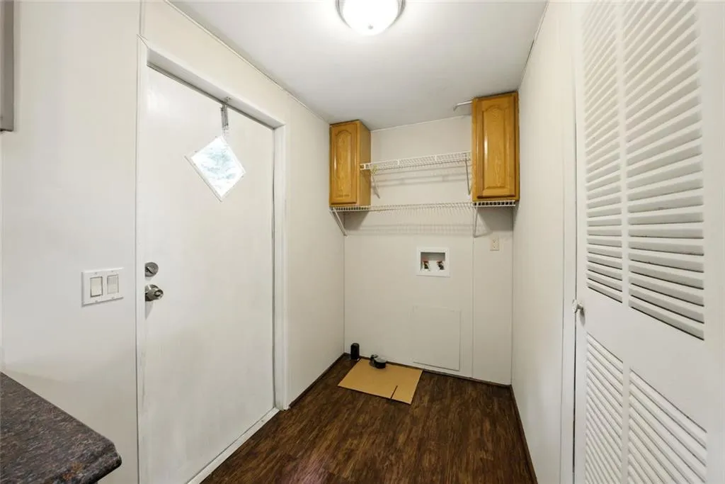 Canton, Georgia 30114, United States, 6 Bedrooms Bedrooms, ,4 BathroomsBathrooms,Residential,Pending,141836