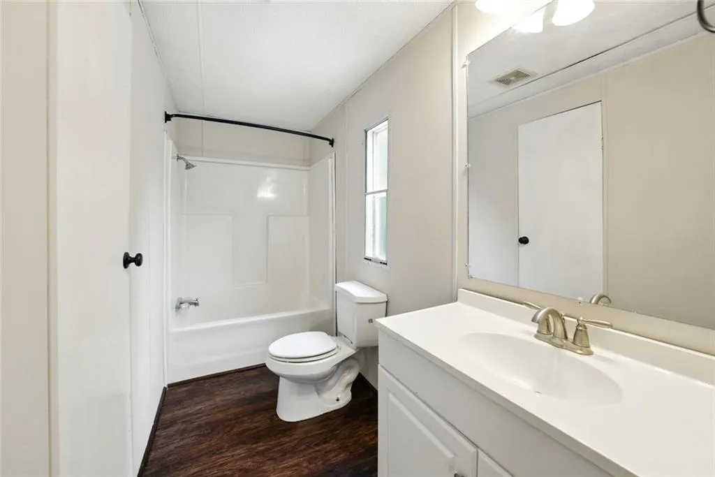 Canton, Georgia 30114, United States, 6 Bedrooms Bedrooms, ,4 BathroomsBathrooms,Residential,Pending,141836