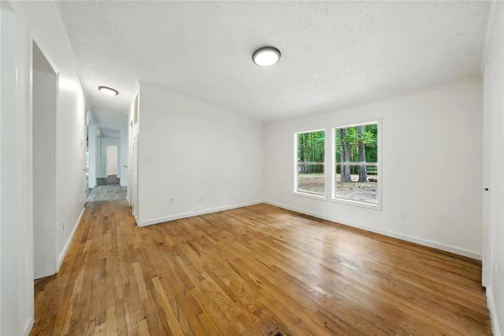 Canton, Georgia 30114, United States, 6 Bedrooms Bedrooms, ,4 BathroomsBathrooms,Residential,Pending,141836