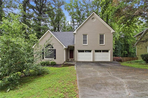 Homes For Sale - 4822 Thornwood Drive<br/> Acworth, GA 30102
