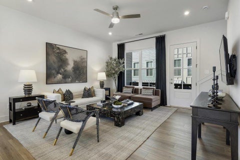 Townhouse For Sale - 1355 Breezy Street Se St<br/> Atlanta, GA 30315