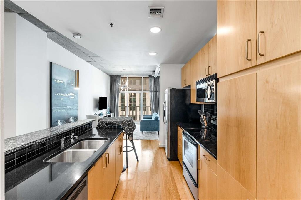 943 Peachtree Street NE 1009