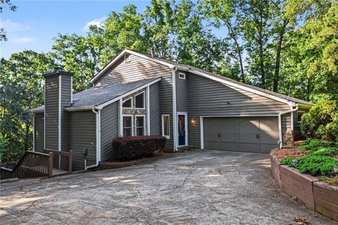 Homes For Sale - 140 Fairway Ridge Drive<br/> Alpharetta, GA 30022