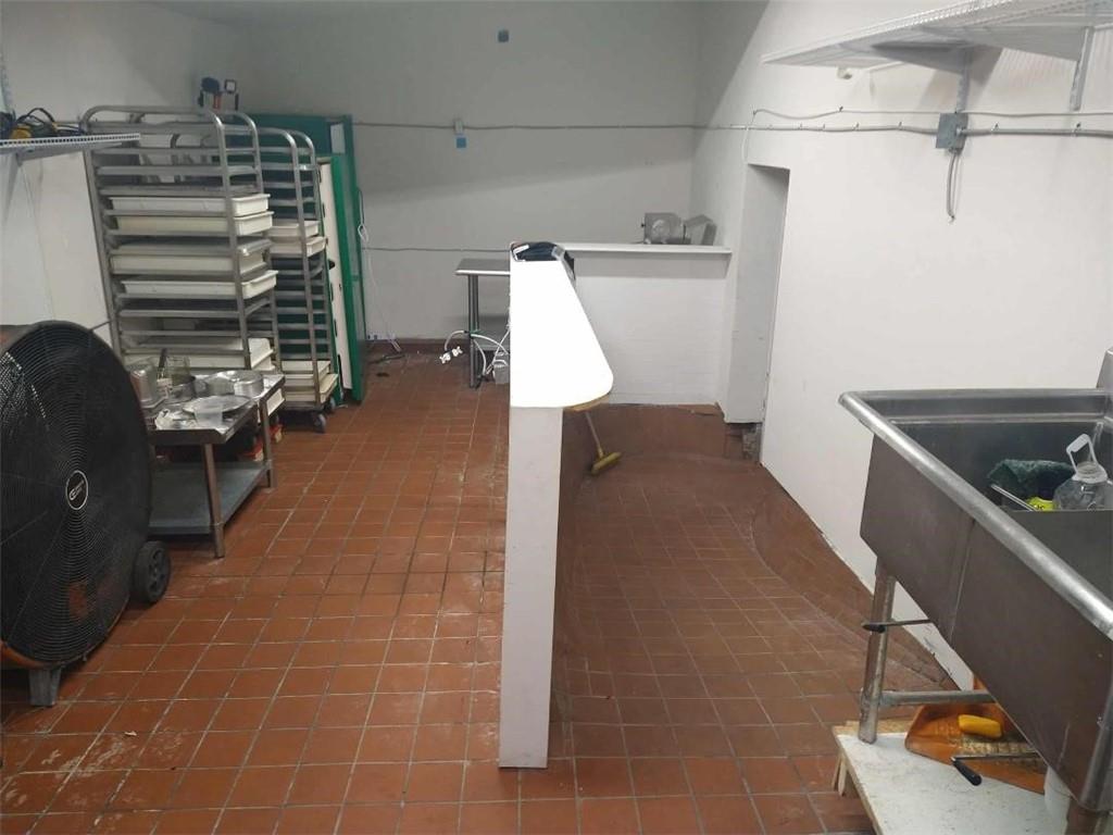 102 Powers Ferry Road SE