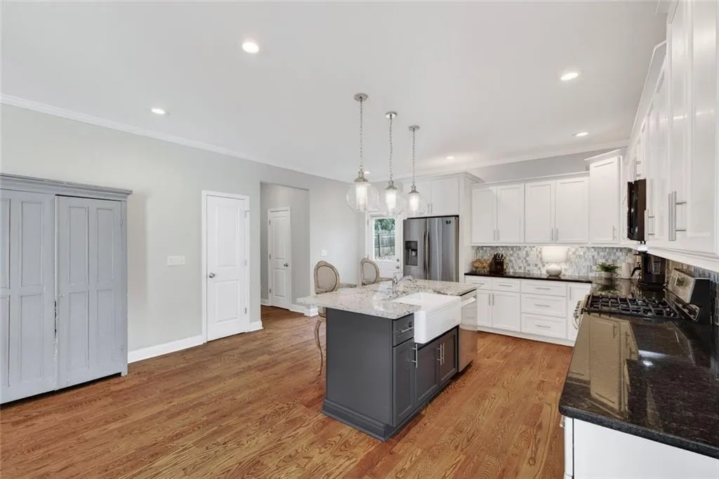 Atlanta, Georgia 30317, United States, 4 Bedrooms Bedrooms, ,4 BathroomsBathrooms,Residential,Active,254103