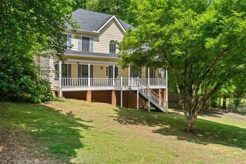 Homes For Sale - 2407 Woodbridge Drive<br/> Marietta, GA 30066