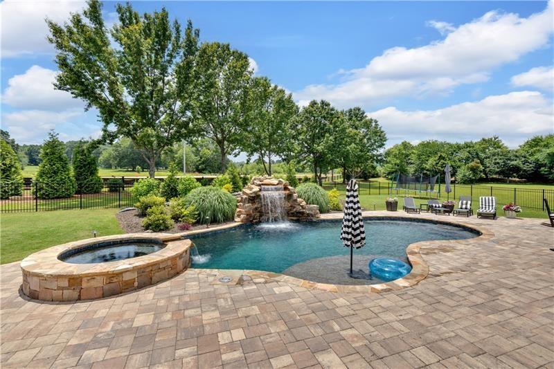 11 LAUREL Trace SE