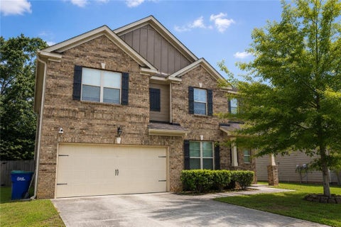 Homes For Sale - 154 Newry Drive<br/> Atlanta, GA 30349