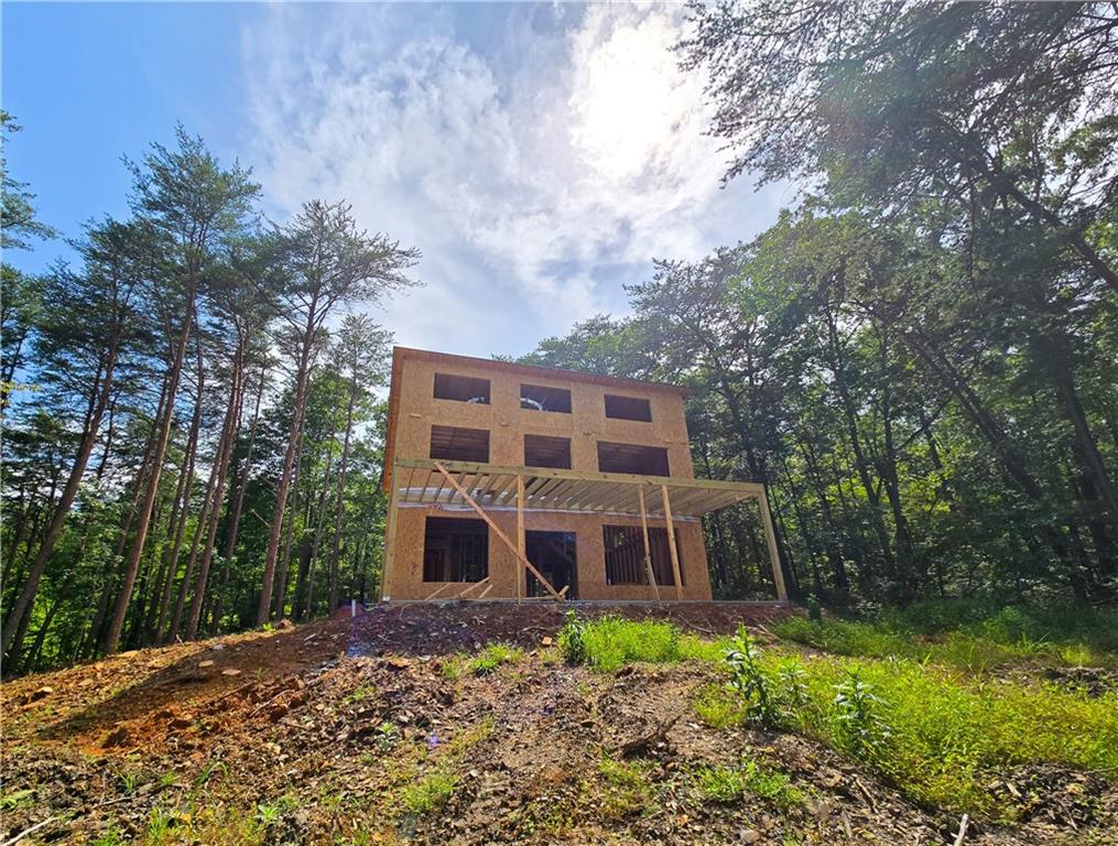 160 Whispering Pines Road NE