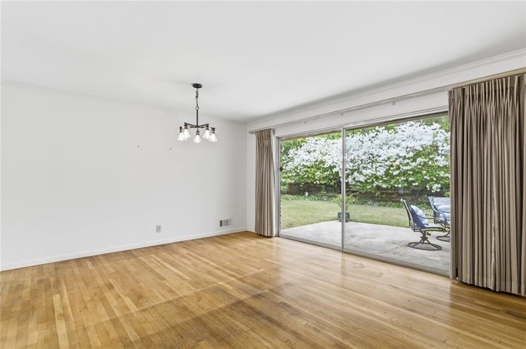 955 Vistavia Circle
