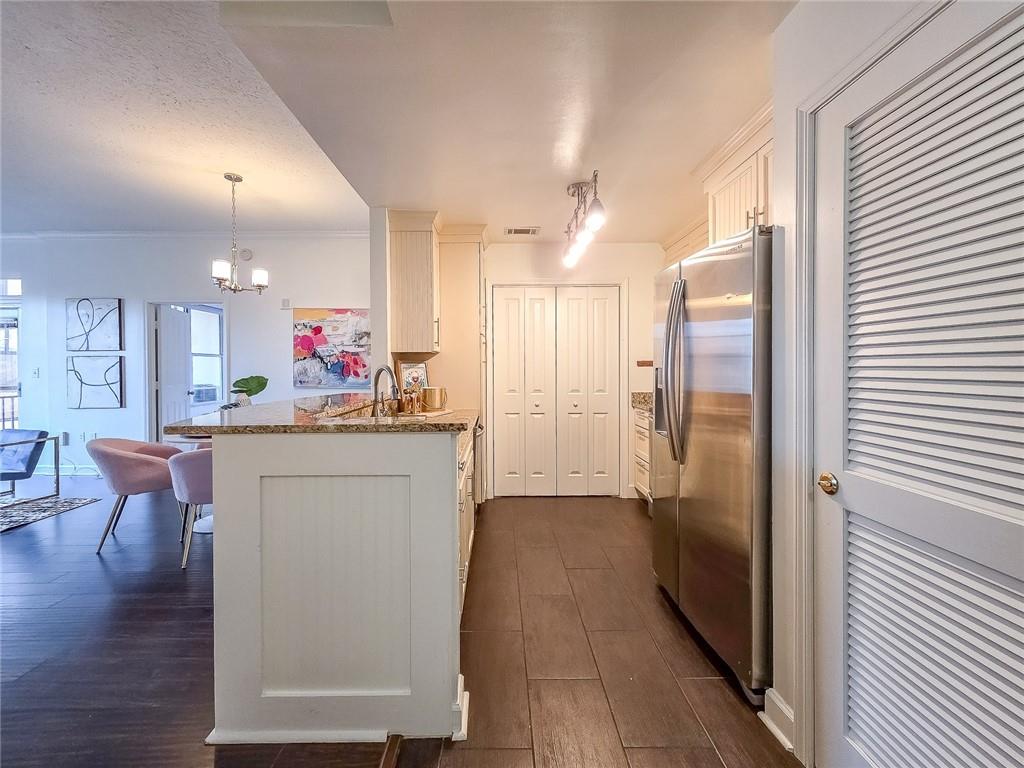 1101 Juniper Street NE 211