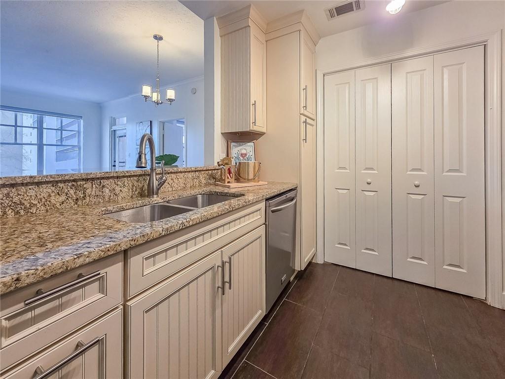 1101 Juniper Street NE 211