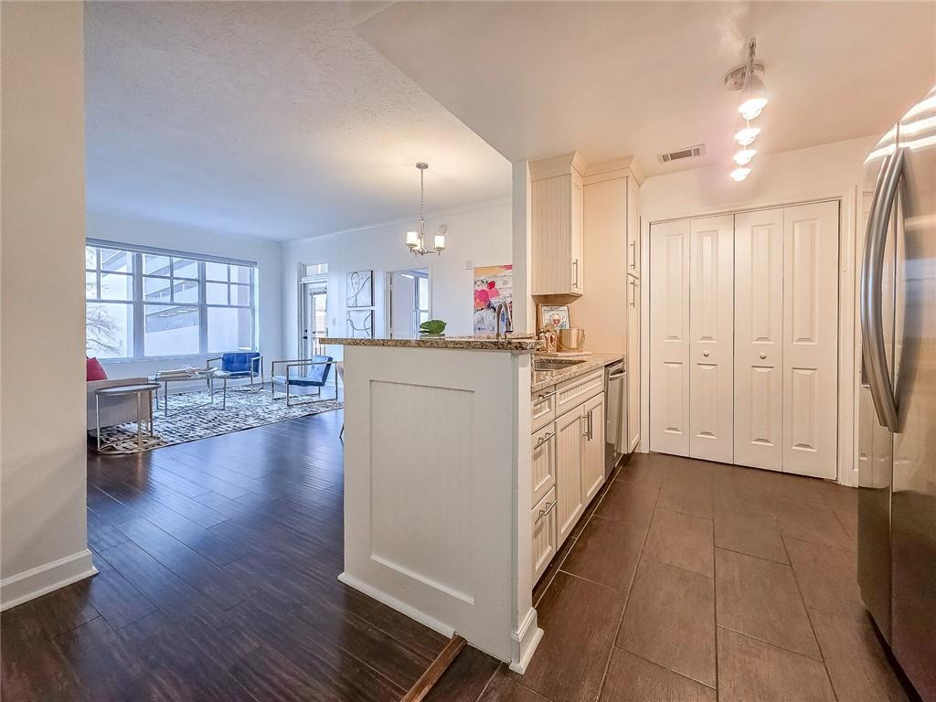 1101 Juniper Street NE 211