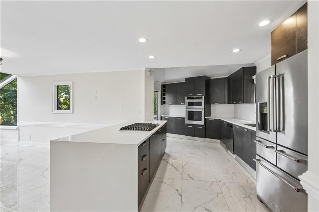 140 Huntcliff Point