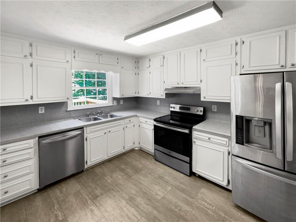 3188 Village Glen Drive