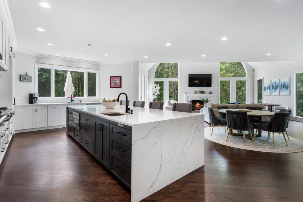 330 Longvue Court, Johns Creek, Georgia image 11
