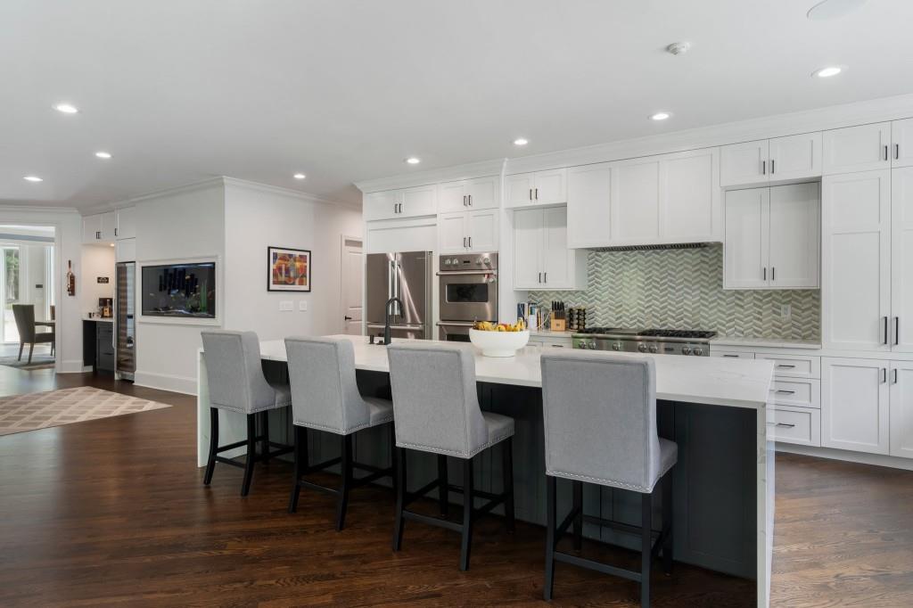330 Longvue Court, Johns Creek, Georgia image 9