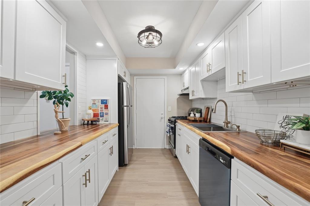 6851 Roswell Road F19