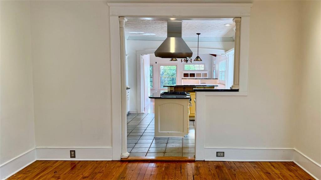 221 MOUNTAIN VIEW Street