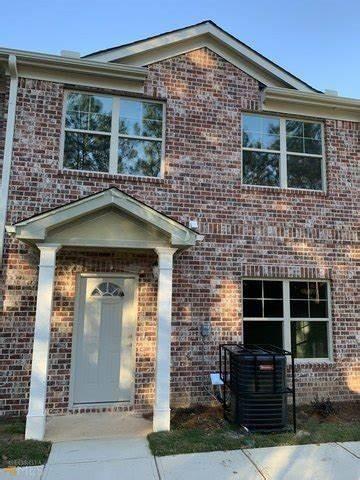 LOCATION, LOCATION, LOCATION, END UNIT - 3BED 2BA NEW CONSTRUCTION - MOVE-IN READY 1850 SF - L SHAPED KITCHEN SS KITCHEN APPLIANCES BLINDS CELING FANS - CLOSING COSTS WITH PREFERRED LENDER CLOSE TO I-75 AND I-675 10 MINUTES TO ATL AIRPORT - SEIZE THE OPPORTUNITY - FIRST COME FIRST SERVE - USE SHOWING TIME - BEST LUCK