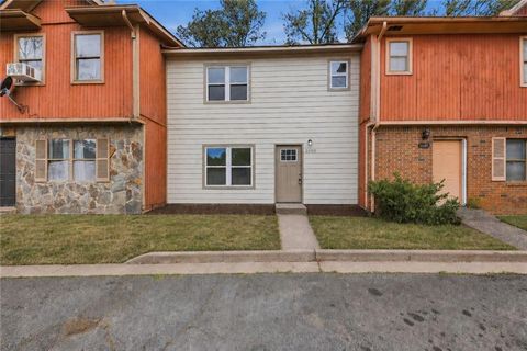 Townhouse For Sale - 2050 Lenoa Lane<br/> Austell, GA 30106