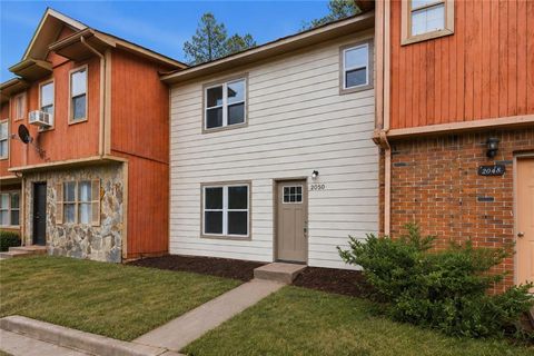 Townhouse For Sale - 2050 Lenoa Lane<br/> Cobb County, Austell, GA 30106