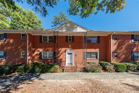 Photo of 3660 Peachtree Road NE #2H, Atlanta, GA 30319 (MLS # 7669610)
