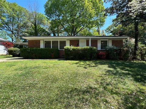 Photo of 779 Casplan Street, Atlanta, GA 30310 (MLS # 7695418)