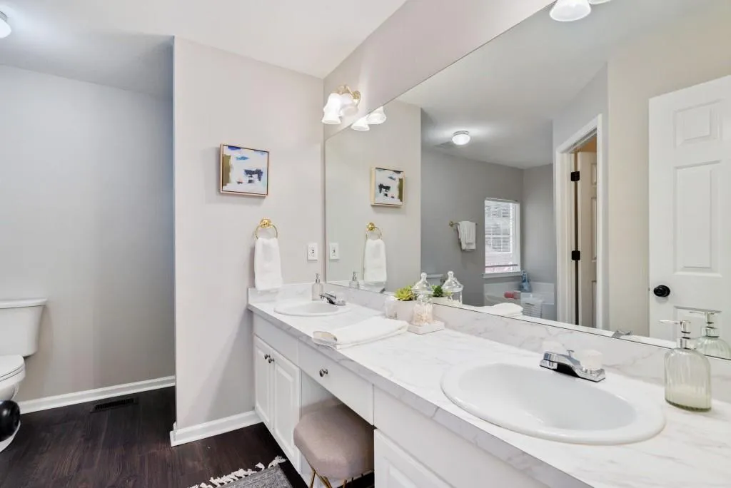 Marietta, Georgia 30008, United States, 4 Bedrooms Bedrooms, ,3 BathroomsBathrooms,Residential,Pending,251806