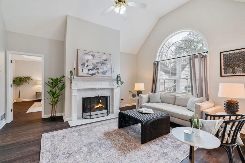 Marietta, Georgia 30008, United States, 4 Bedrooms Bedrooms, ,3 BathroomsBathrooms,Residential,Pending,251806