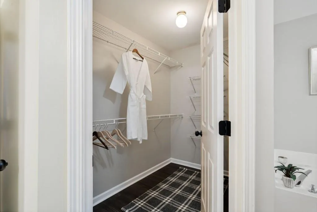 Marietta, Georgia 30008, United States, 4 Bedrooms Bedrooms, ,3 BathroomsBathrooms,Residential,Pending,251806