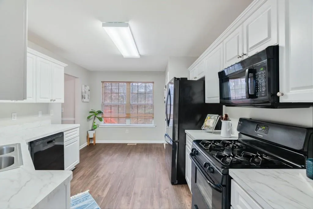 Marietta, Georgia 30008, United States, 4 Bedrooms Bedrooms, ,3 BathroomsBathrooms,Residential,Pending,251806