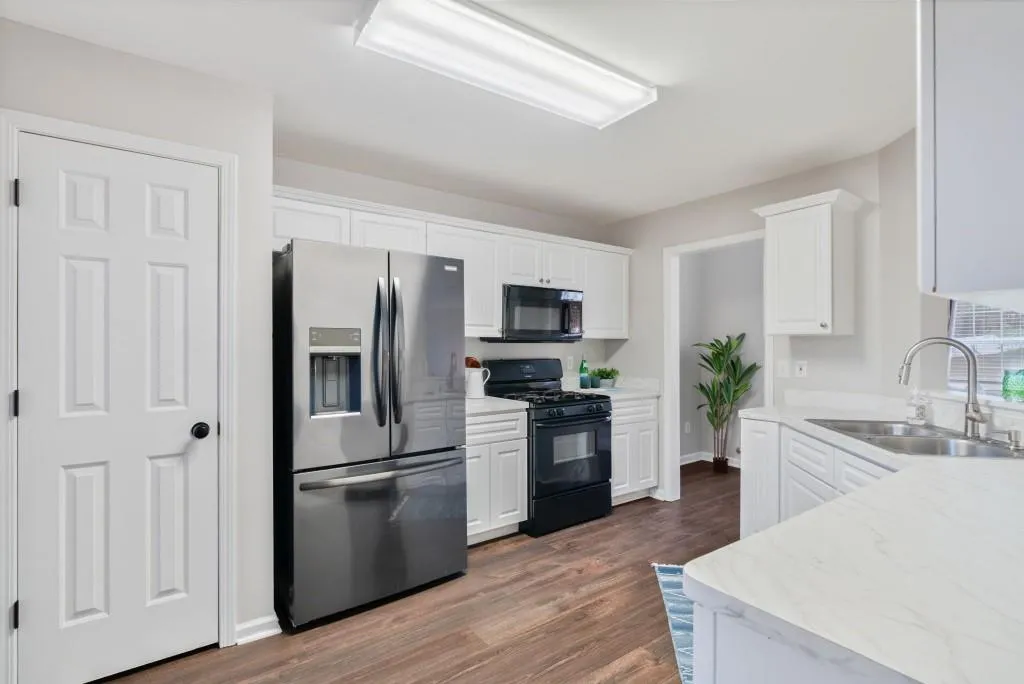 Marietta, Georgia 30008, United States, 4 Bedrooms Bedrooms, ,3 BathroomsBathrooms,Residential,Pending,251806