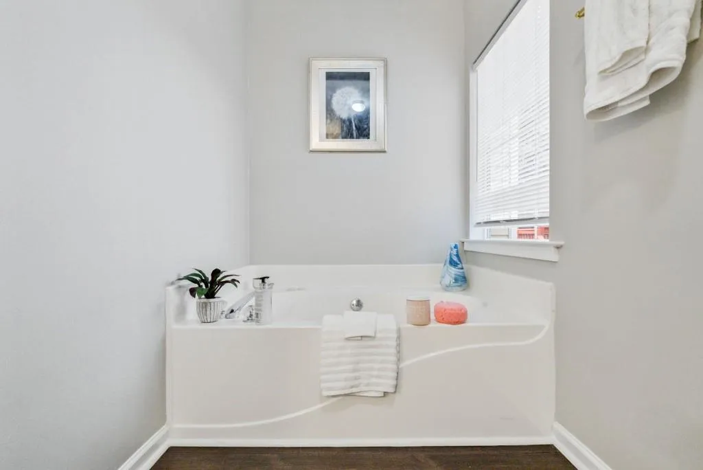 Marietta, Georgia 30008, United States, 4 Bedrooms Bedrooms, ,3 BathroomsBathrooms,Residential,Pending,251806