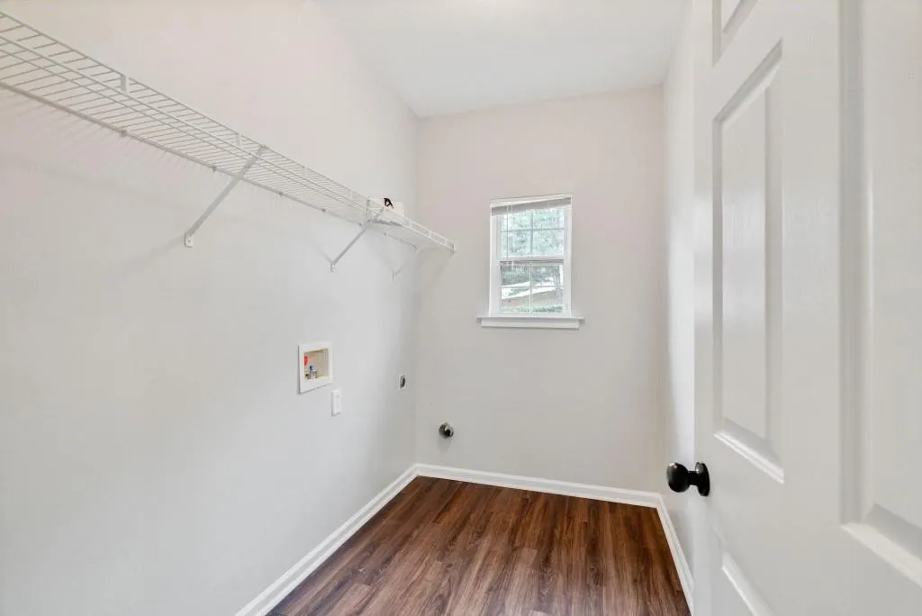 Marietta, Georgia 30008, United States, 4 Bedrooms Bedrooms, ,3 BathroomsBathrooms,Residential,Pending,251806